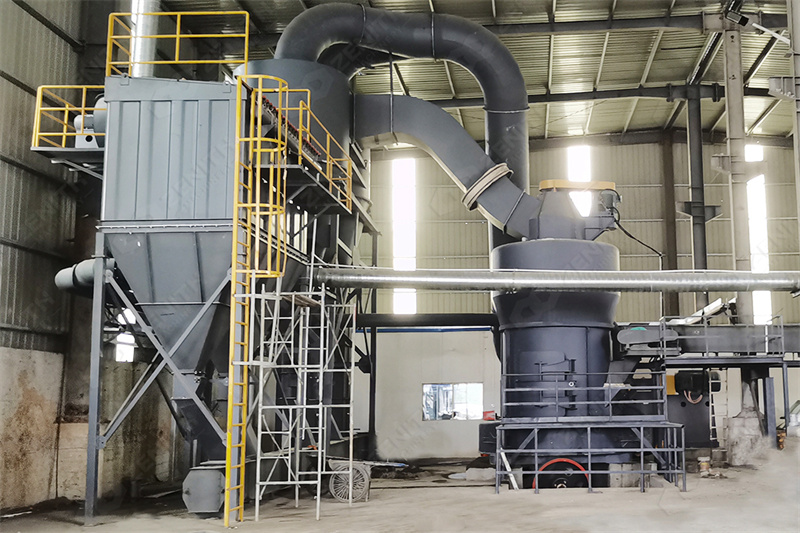 Bentonite grinding mill in operation